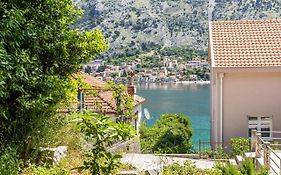 Muo Sea Front Apartments Kotor
