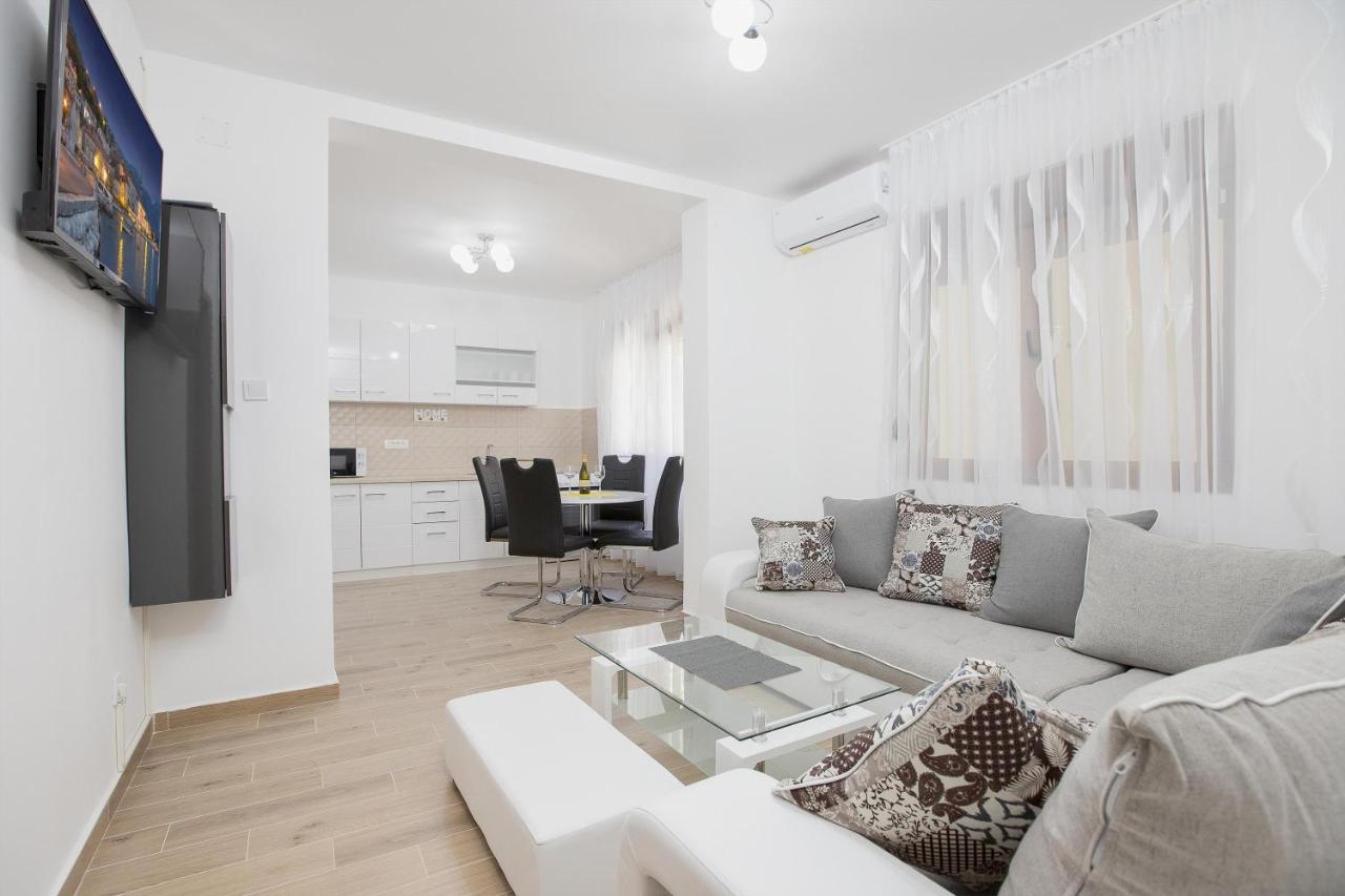 Muo Sea Front Apartments Kotor Exterior photo